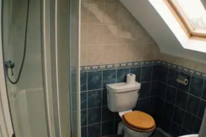 Room 6 of 10