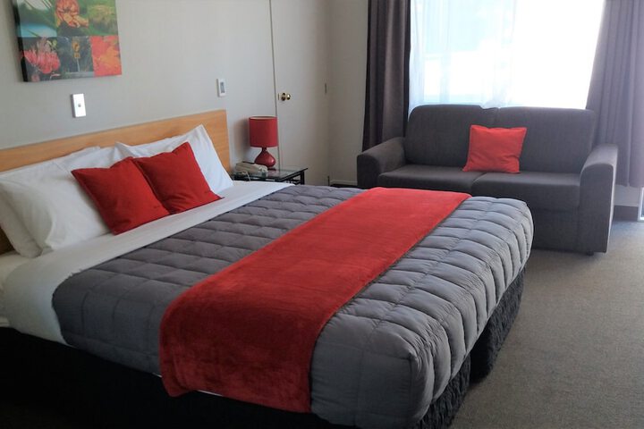 Room 2 of 84