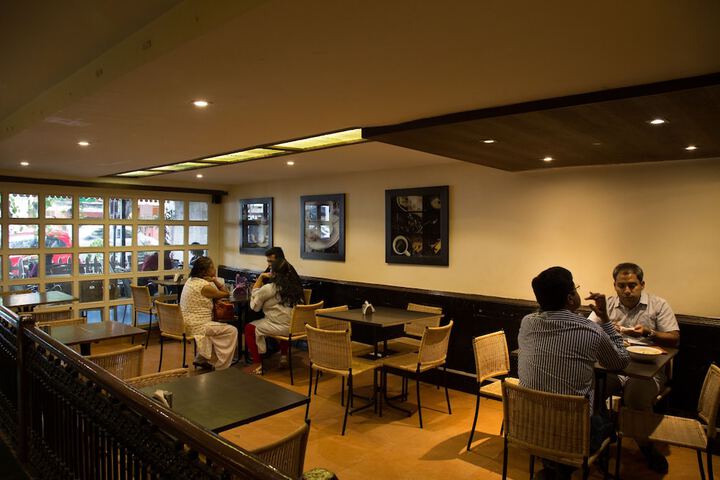 Dining 73 of 96
