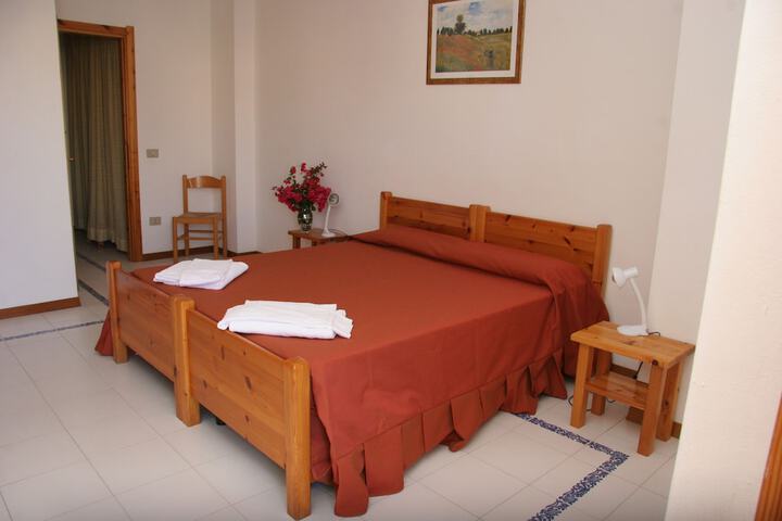 Room 6 of 34