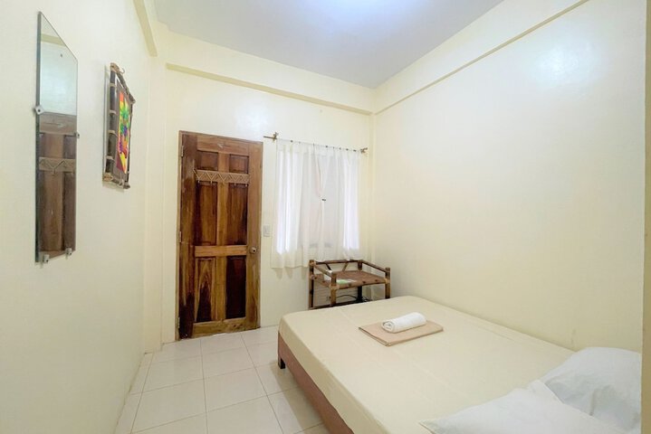 Room 8 of 28