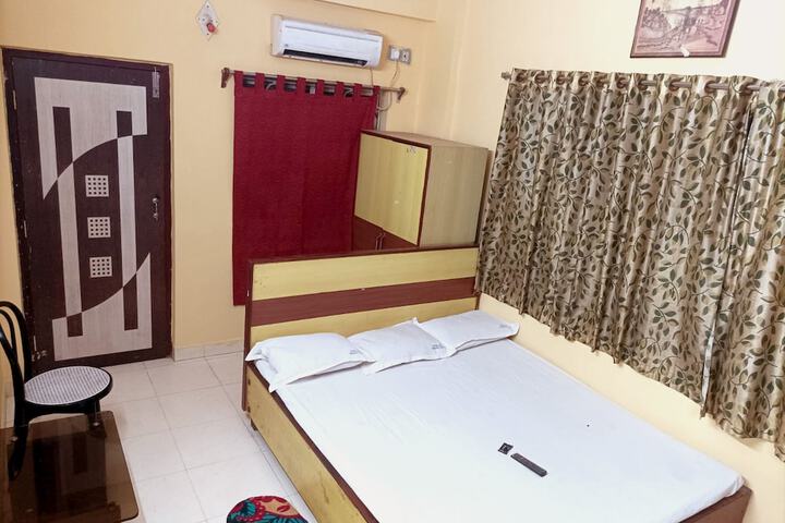Room 12 of 34