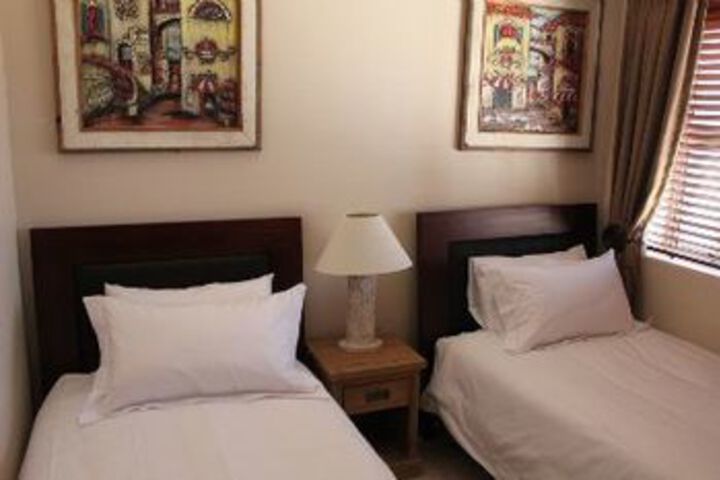 Room 5 of 10