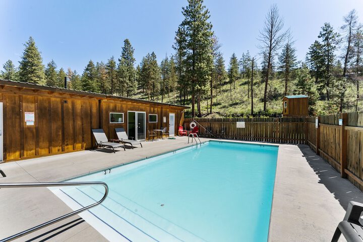 Pool 74 of 85