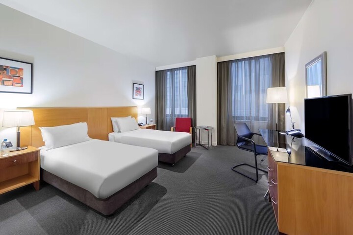 Room 17 of 38