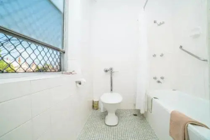 Room 8 of 19