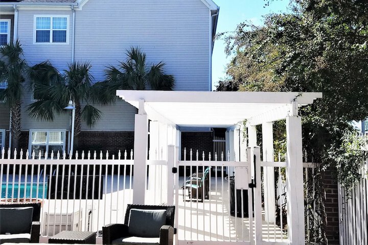 Property Grounds 36 of 40