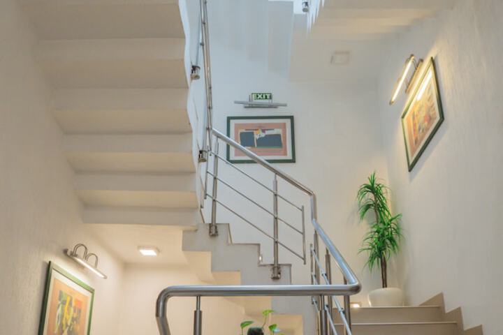Entrance & Lobby