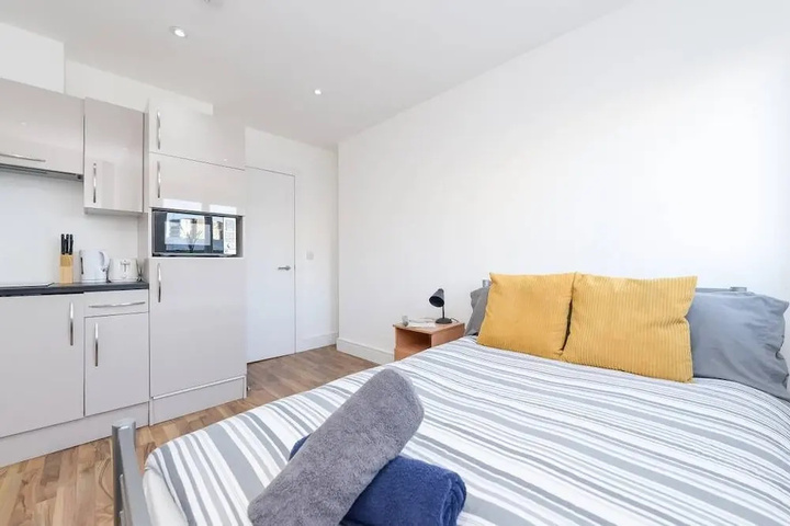 Room 5 of 10