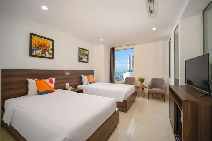 Room 14 of 25