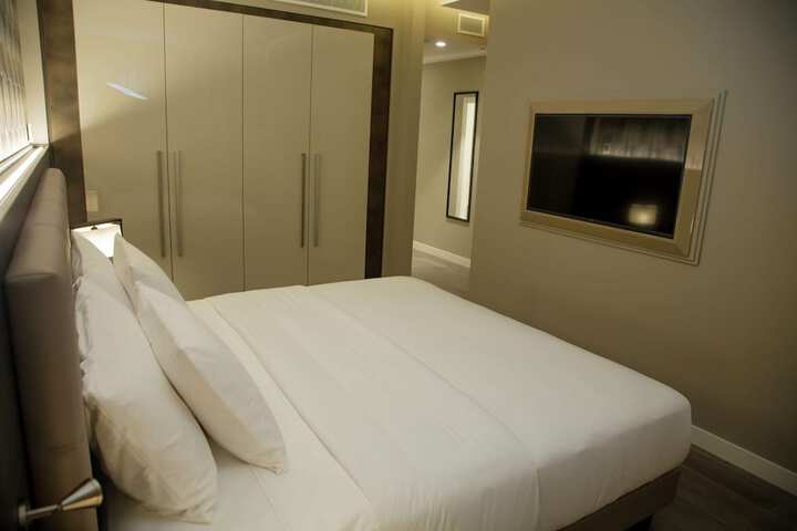 Room 17 of 46