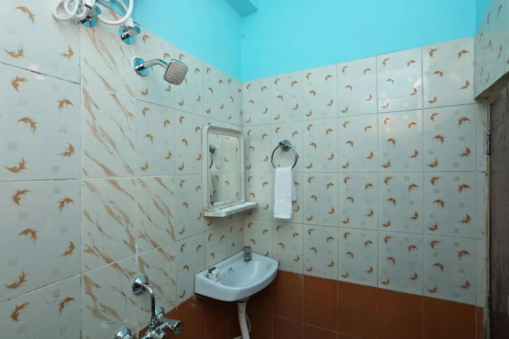 Room 9 of 13