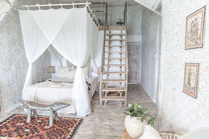 Room 6 of 28