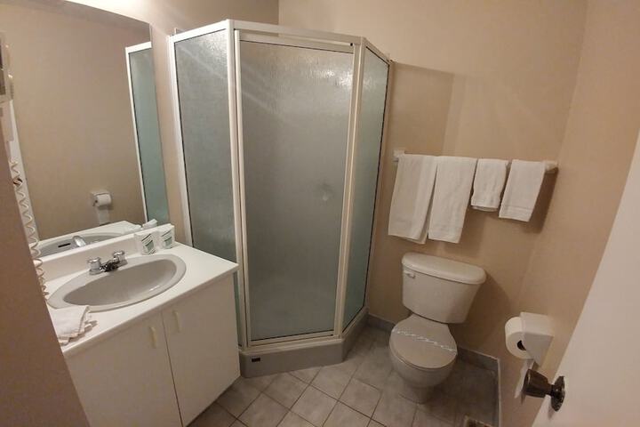 Room 27 of 38