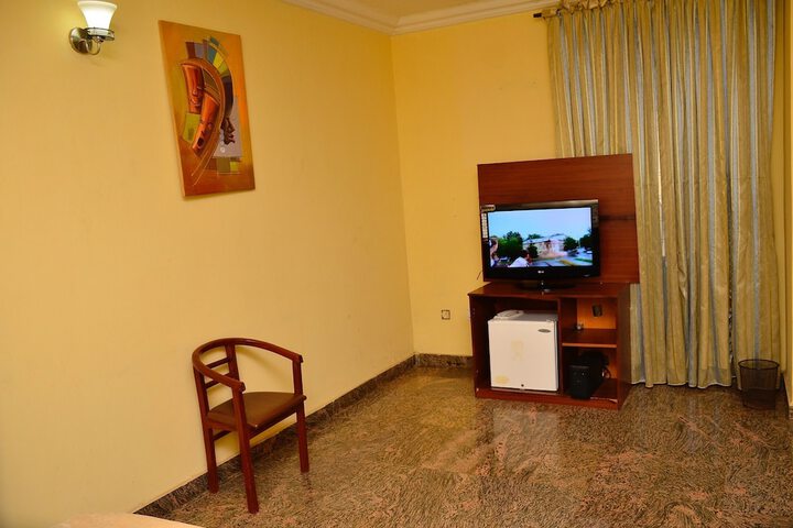 Room 30 of 94