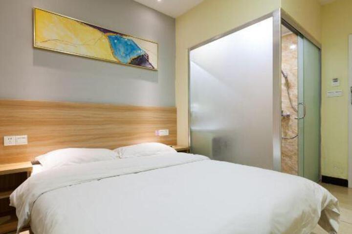 95 Hou Hotel (Shanghai Anting North Railway Station)