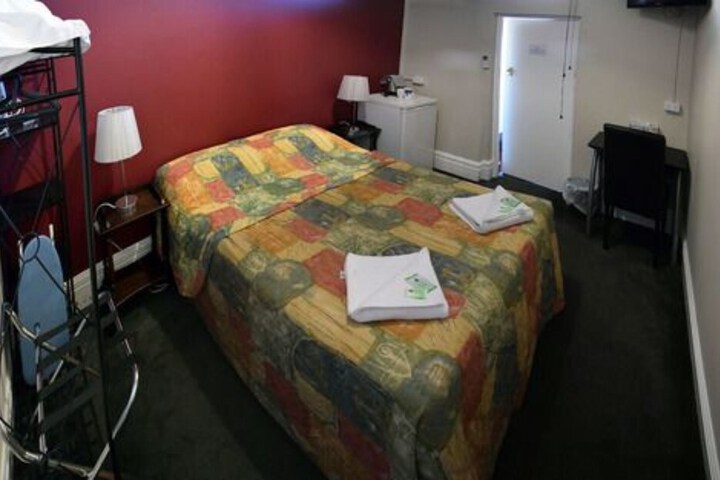 Room 7 of 98