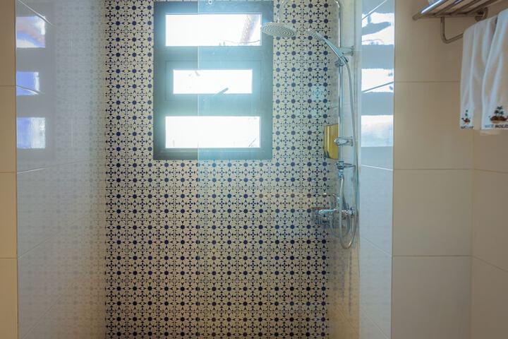 Room 103 of 149