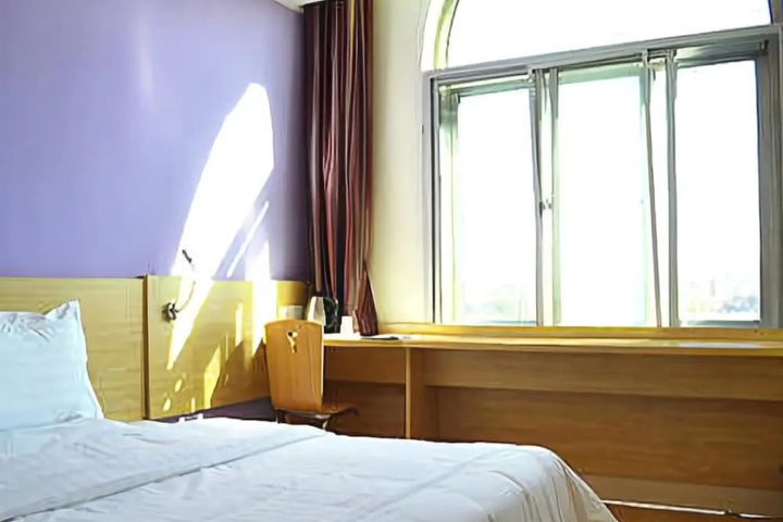 Room 2 of 3