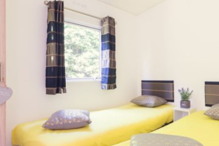 Room 32 of 143