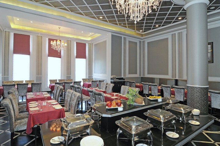 Dining 22 of 43