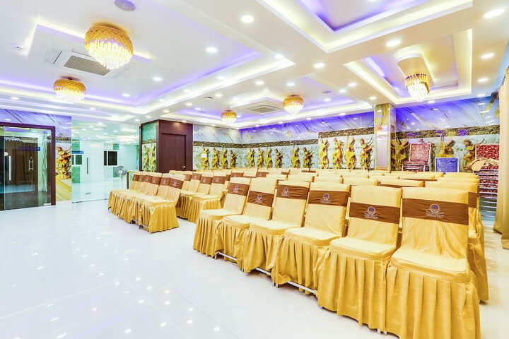 Ballroom/Hall 33 of 42