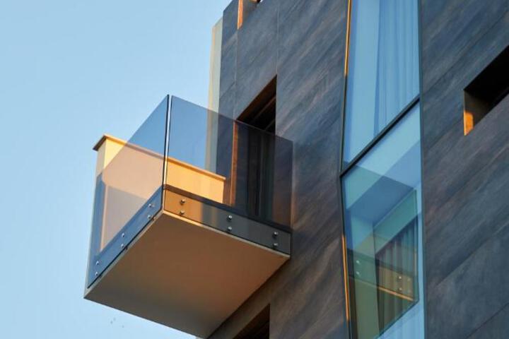 Glass House - Smart Rooms & Parking