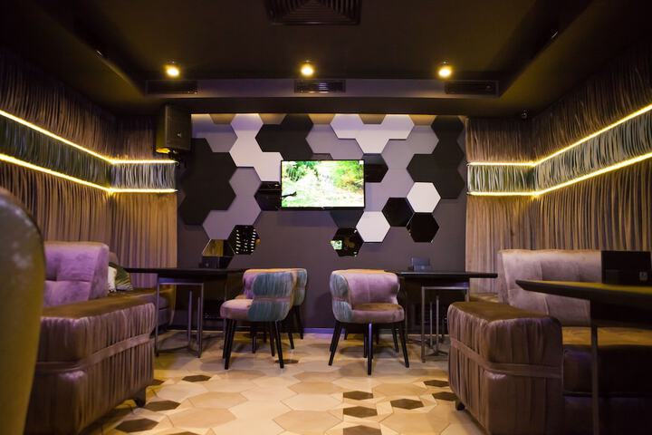 Lounge 56 of 59
