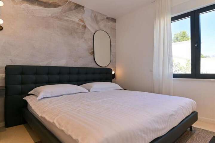 Room 3 of 42