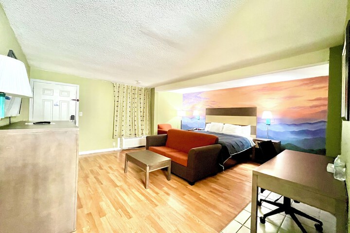 Room 28 of 47
