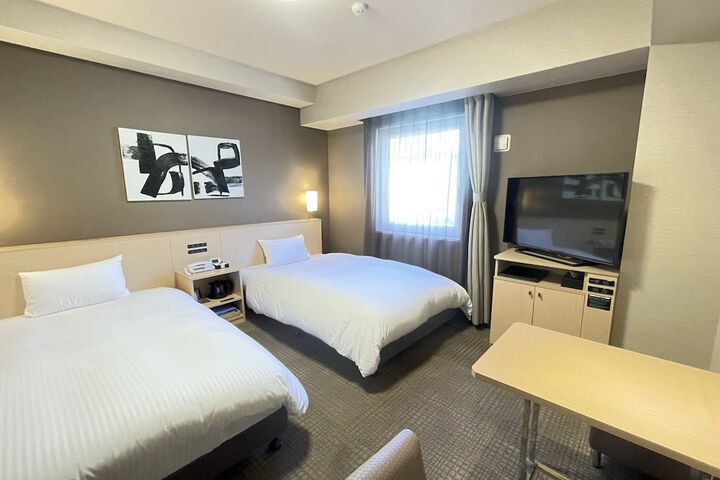 Room 3 of 20
