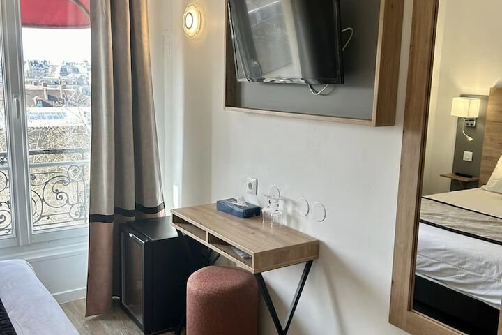 Room 12 of 76