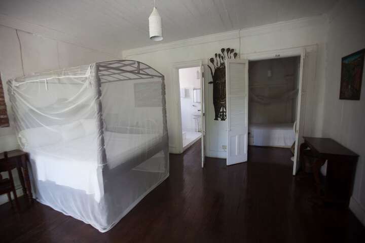 Room 7 of 163