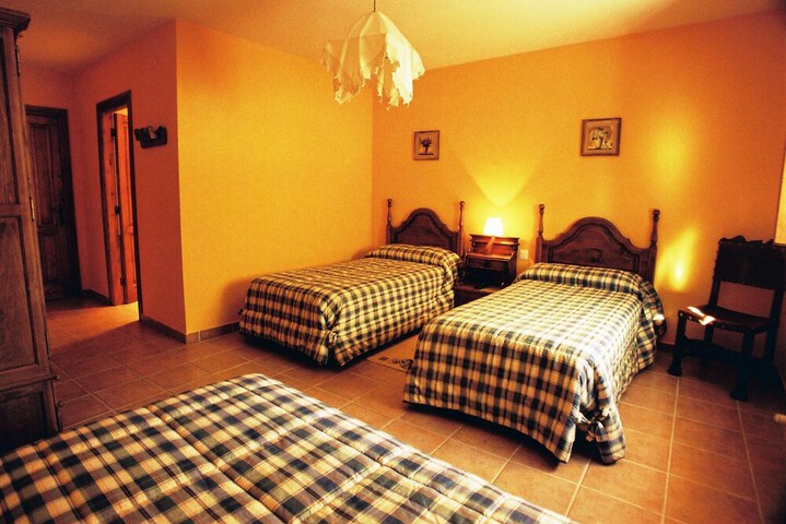 Room 6 of 27