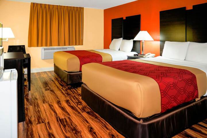 2 Double Beds (1 of 7)