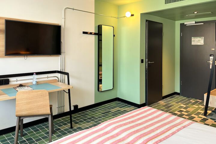 Room 11 of 24