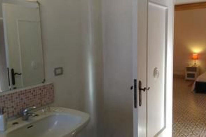 Room 6 of 39