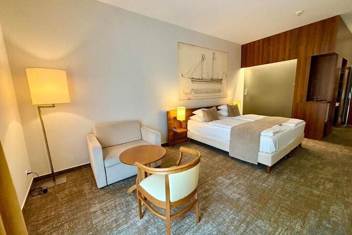 Room 3 of 53