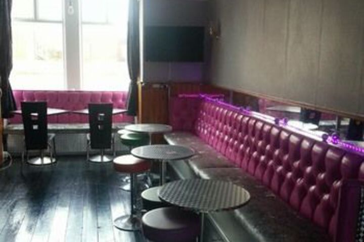 Lounge 136 of 149