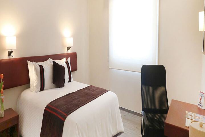Room 6 of 34