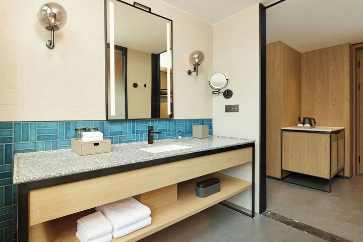Room 18 of 24