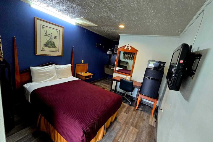 Room 9 of 20