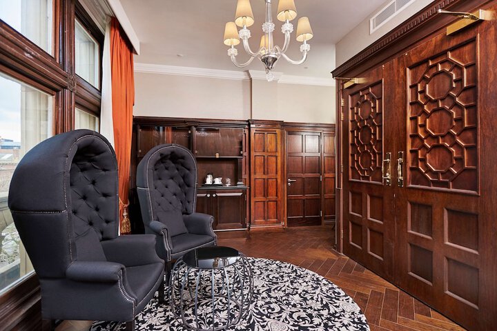 Room 42 of 76