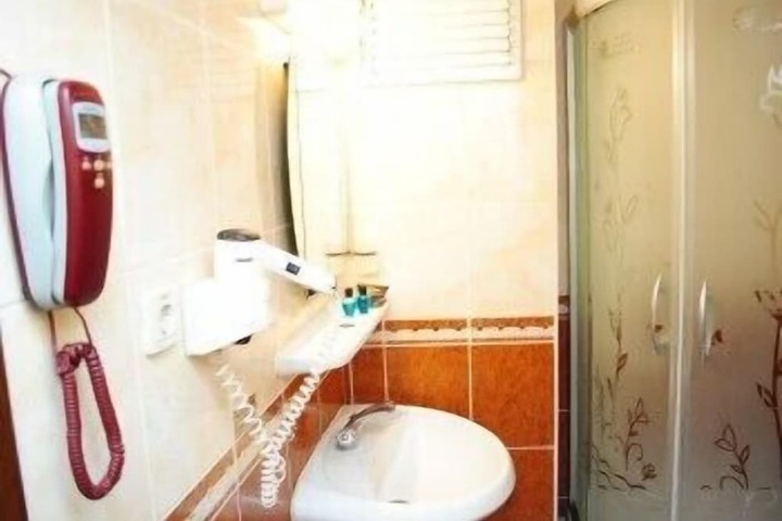 Room 20 of 26