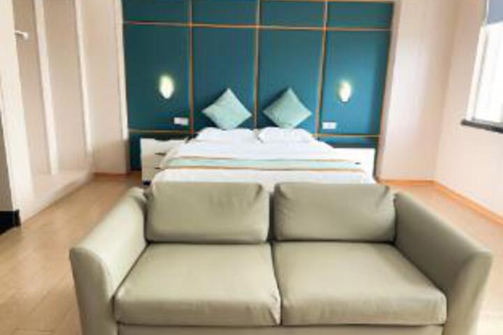 Room 16 of 17