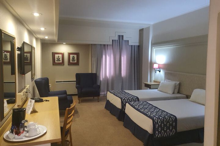 Room 9 of 77