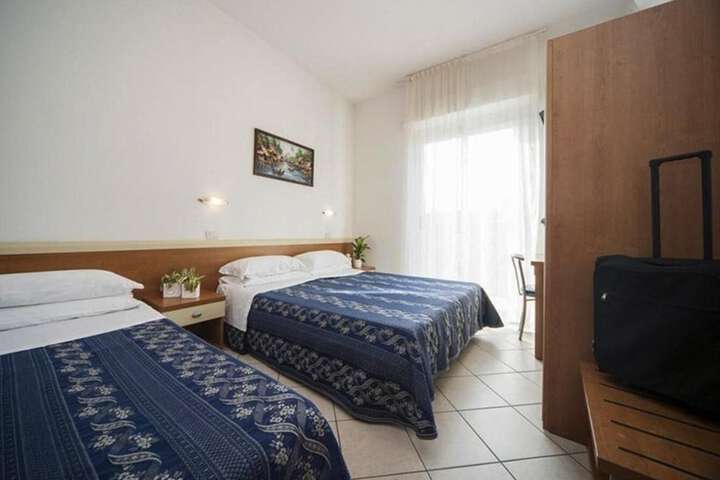 Room 4 of 13