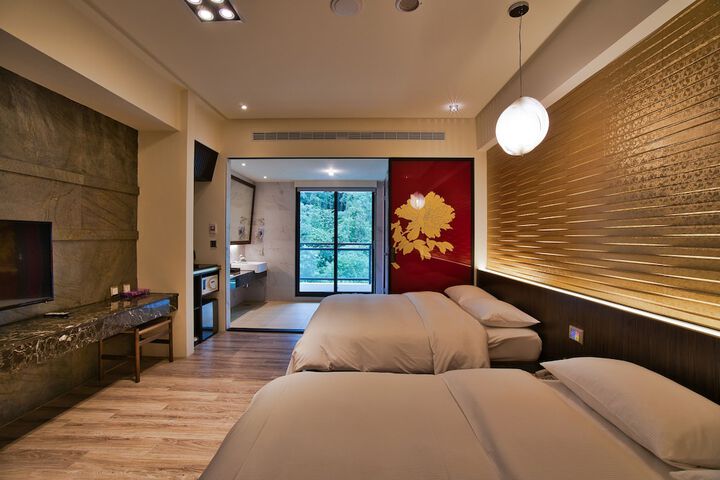 Room 9 of 16