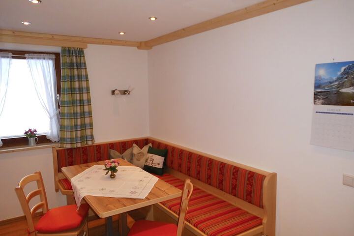 Room 7 of 18