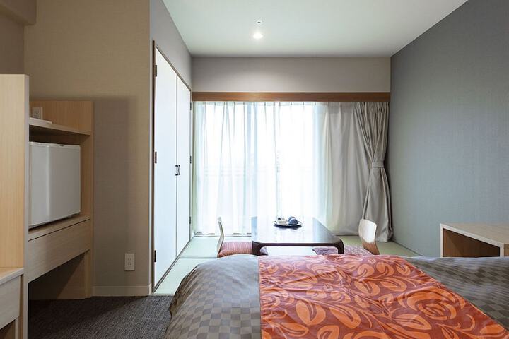 Room 14 of 32